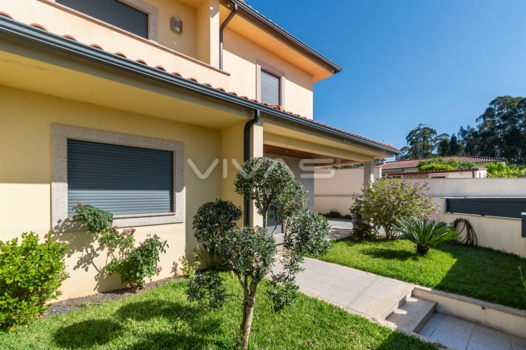 Moradia T4 para Arrendamento em Vila Verde e Barbudo Foto 2