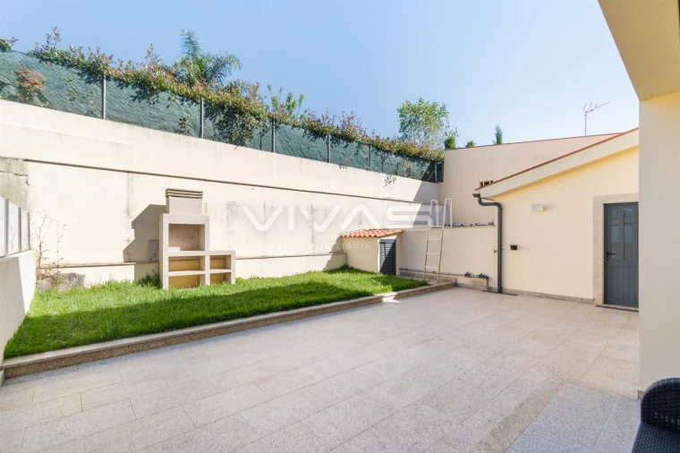 Moradia T4 para Arrendamento em Vila Verde e Barbudo Foto 24