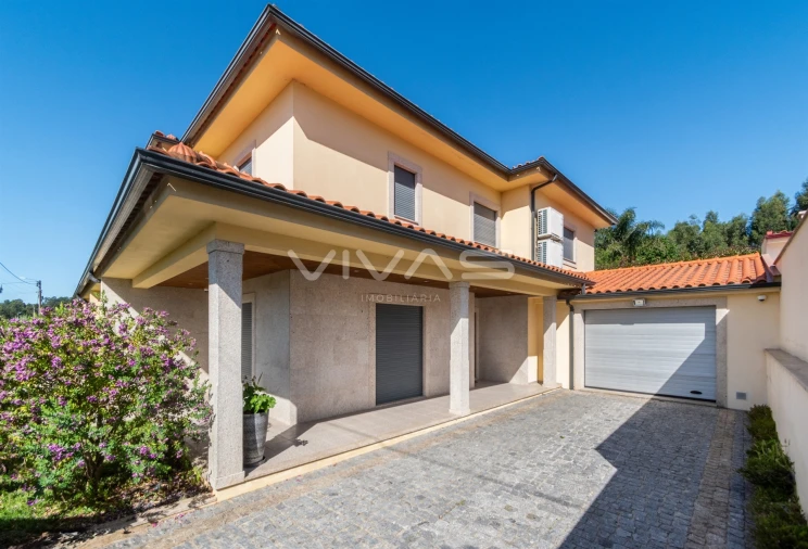 Moradia T4 para Arrendamento em Vila Verde e Barbudo Foto 3