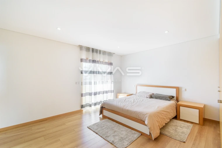 Moradia T4 para Arrendamento em Vila Verde e Barbudo Foto 15