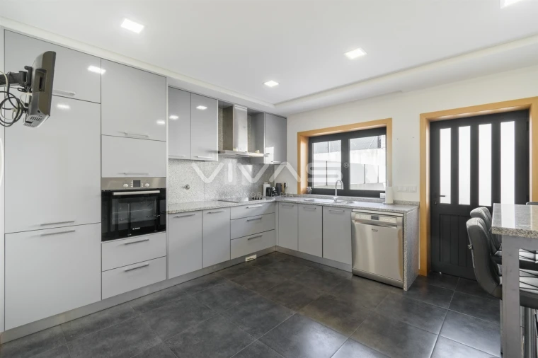 Moradia T4 para Arrendamento em Vila Verde e Barbudo Foto 9