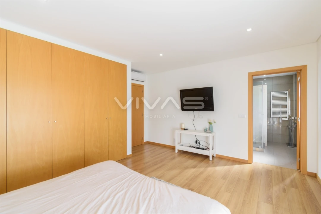 Moradia T4 para Arrendamento em Vila Verde e Barbudo Foto 16