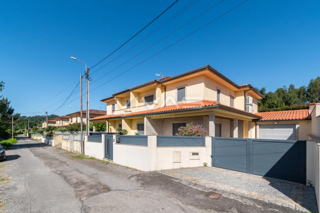 Moradia T4 para Arrendamento em Vila Verde e Barbudo Foto 23