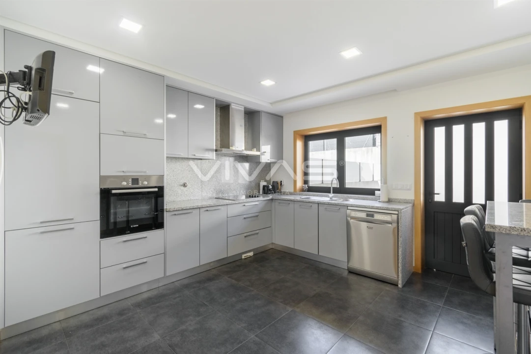 Moradia T4 para Arrendamento em Vila Verde e Barbudo Foto 9