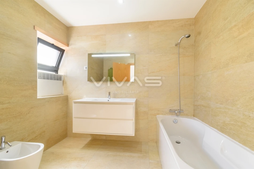 Moradia T4 para Arrendamento em Vila Verde e Barbudo Foto 22