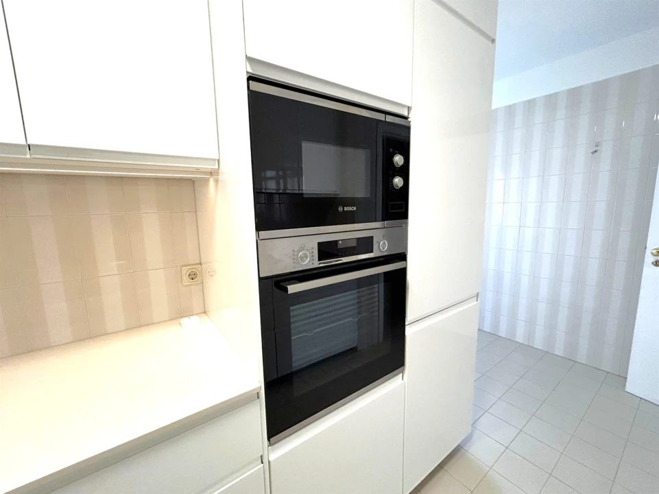 Apartamento T4 para Arrendamento em Aldoar, Foz do Douro e Nevogilde Foto 9