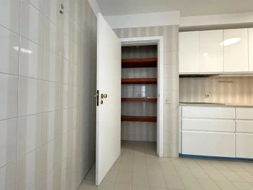 Apartamento T4 para Arrendamento em Aldoar, Foz do Douro e Nevogilde