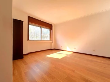 Apartamento T4 para Arrendamento em Aldoar, Foz do Douro e Nevogilde