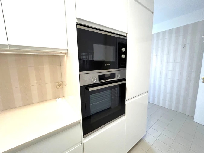 Apartamento T4 para Arrendamento em Aldoar, Foz do Douro e Nevogilde Foto 9