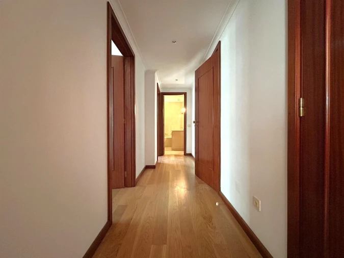 Apartamento T4 para Arrendamento em Aldoar, Foz do Douro e Nevogilde Foto 13