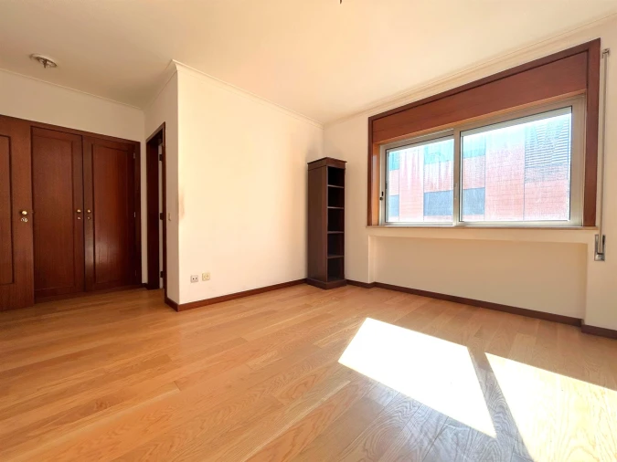 Apartamento T4 para Arrendamento em Aldoar, Foz do Douro e Nevogilde Foto 14