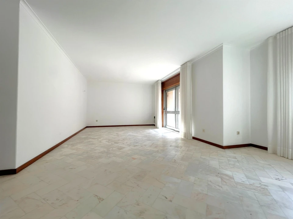 Apartamento T4 para Arrendamento em Aldoar, Foz do Douro e Nevogilde Foto 3