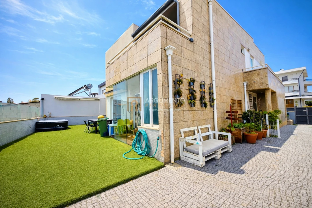 Moradia T4 para Venda em Cidade da Maia Foto 2