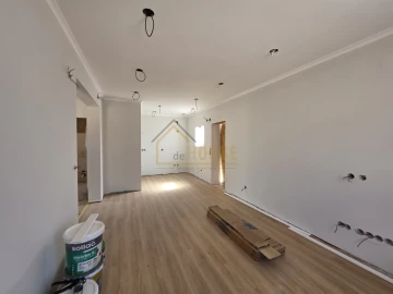 Moradia T2 para Venda em Miragaia e Marteleira