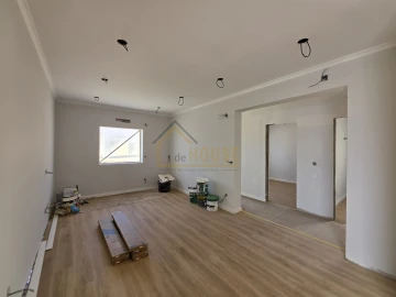 Moradia T2 para Venda em Miragaia e Marteleira