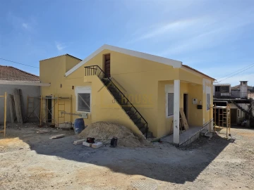 Moradia T2 para Venda em Miragaia e Marteleira