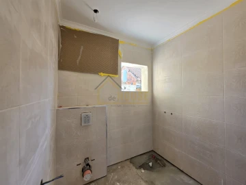 Moradia T2 para Venda em Miragaia e Marteleira