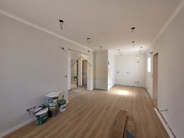 Moradia T2 para Venda em Miragaia e Marteleira