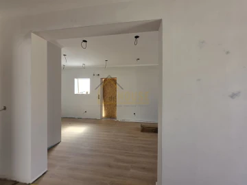 Moradia T2 para Venda em Miragaia e Marteleira