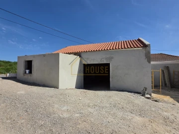 Moradia T2 para Venda em Miragaia e Marteleira