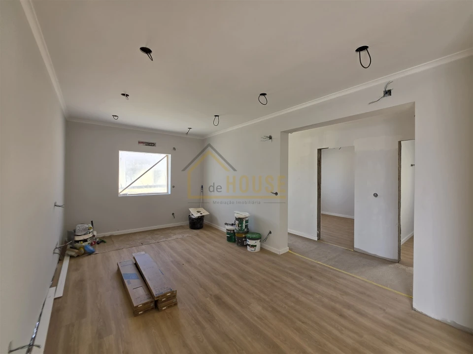 Moradia T2 para Venda em Miragaia e Marteleira Foto 2