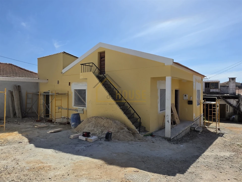 Moradia T2 para Venda em Miragaia e Marteleira Foto 10