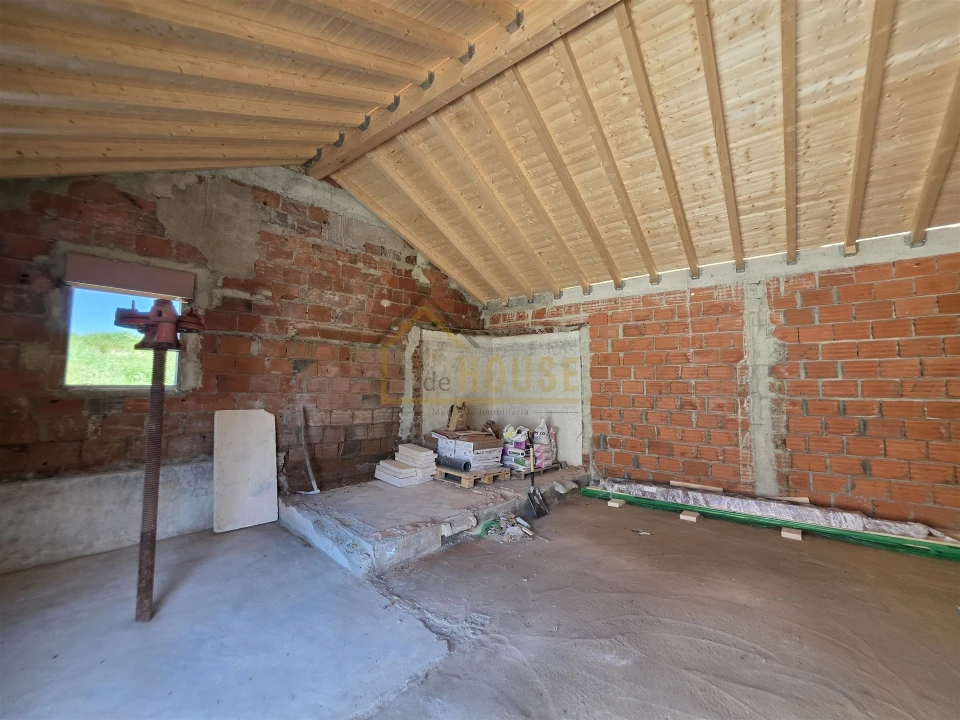 Moradia T2 para Venda em Miragaia e Marteleira Foto 13