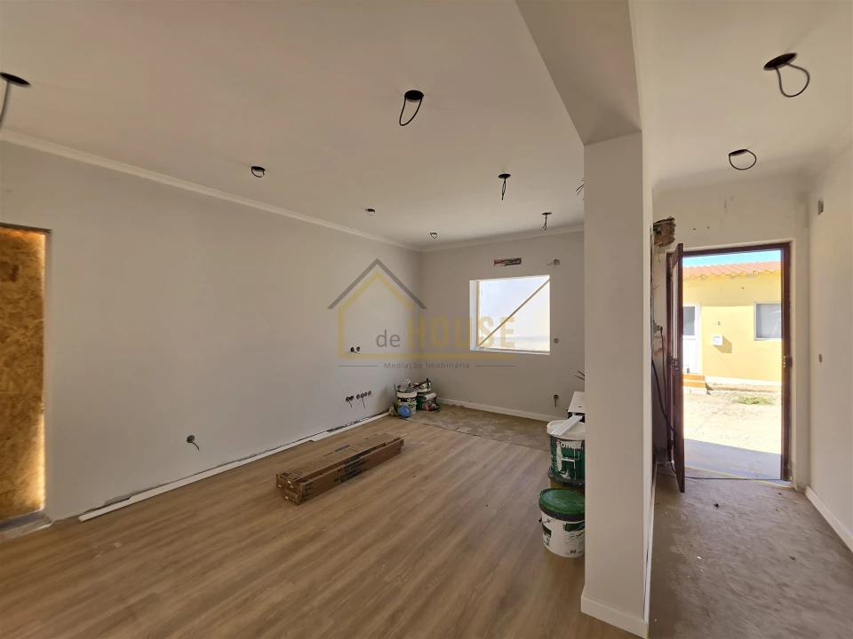 Moradia T2 para Venda em Miragaia e Marteleira Foto 8