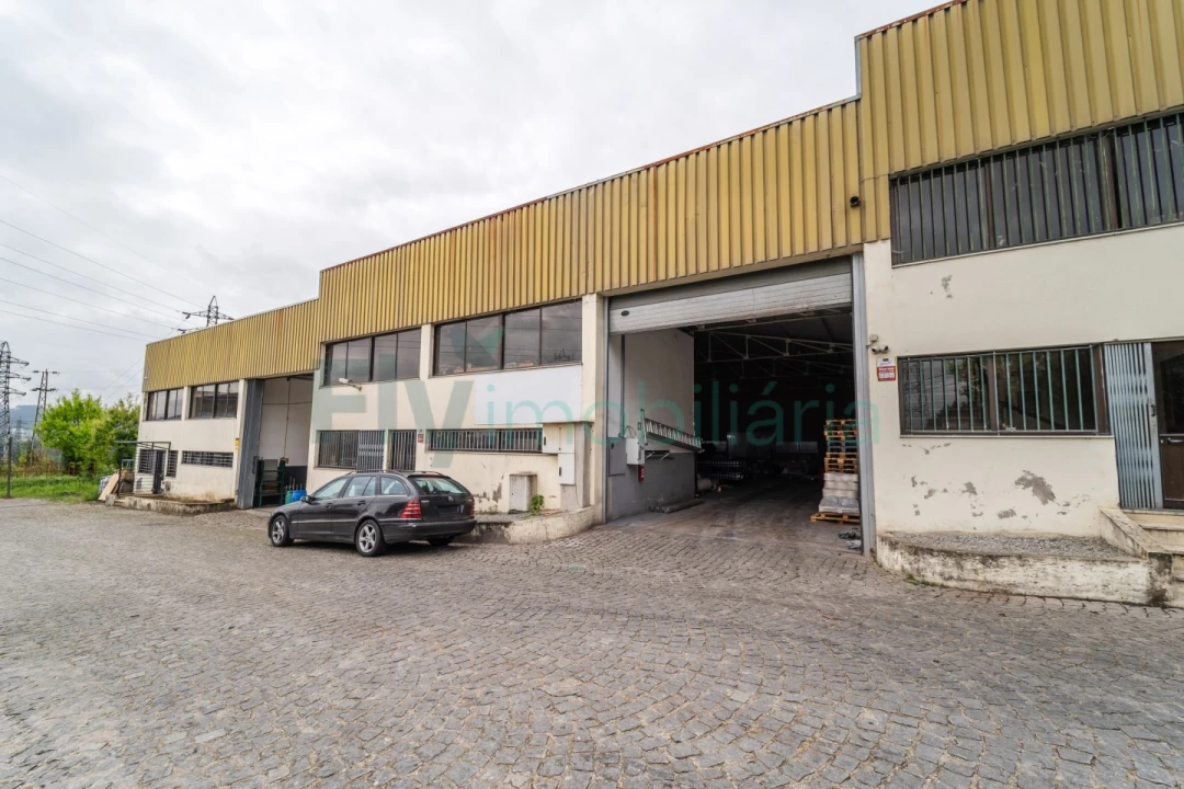 Armazém para Venda em Oliveira (Santa Maria) Foto 1