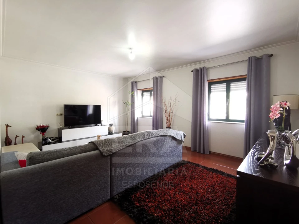 Apartamento T3 para Venda em Palmeira de Faro e Curvos Foto 1