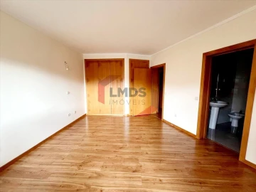 Apartamento T3 para Venda em Canelas