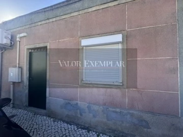 Moradia T5 para Venda em Baixa da Banheira e Vale da Amoreira