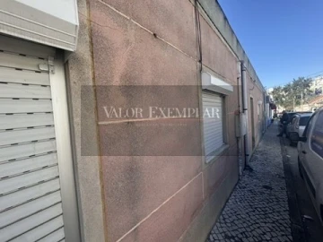 Moradia T5 para Venda em Baixa da Banheira e Vale da Amoreira