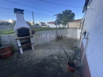 Moradia T5 para Venda em Baixa da Banheira e Vale da Amoreira