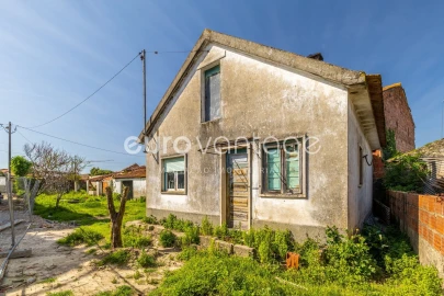 Moradia T3 para Venda em Parceiros e Azoia