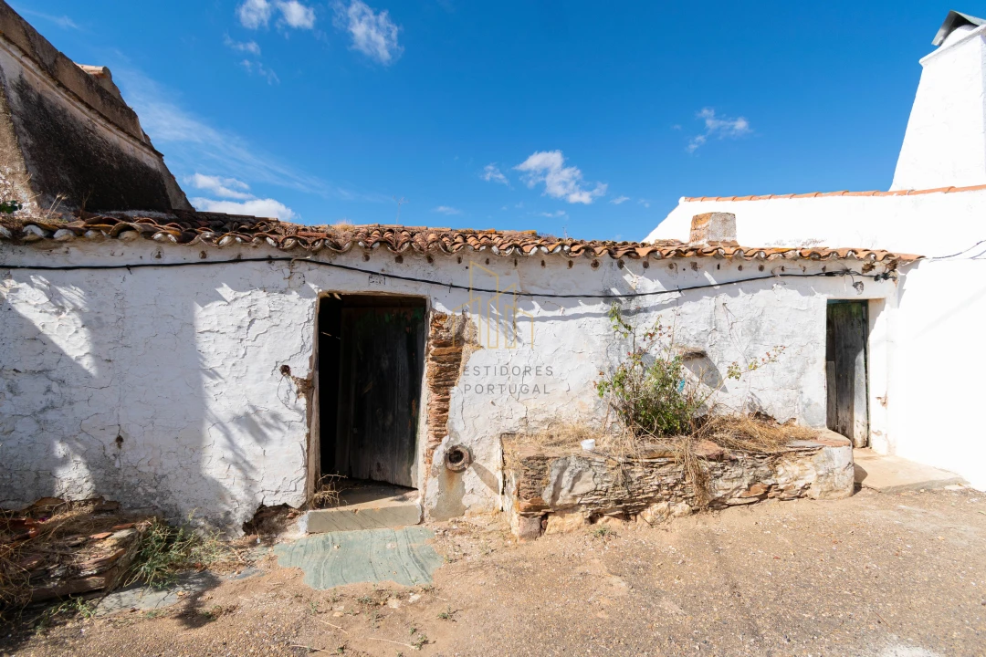 Moradia T2 para Venda em Santiago Maior Foto 3