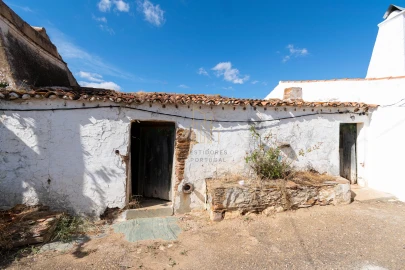 Moradia T2 para Venda em Santiago Maior