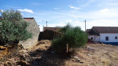 Moradia T2 para Venda em Santiago Maior