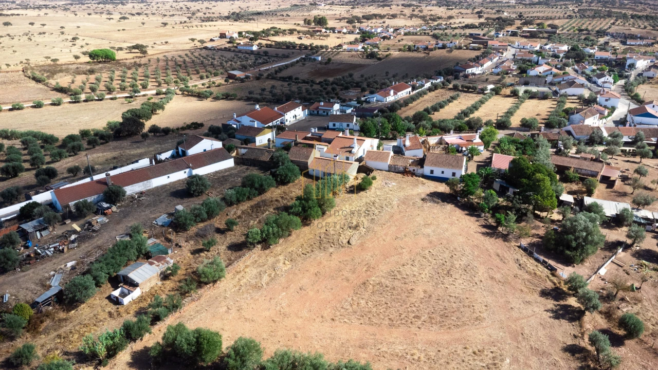 Moradia T2 para Venda em Santiago Maior Foto 12