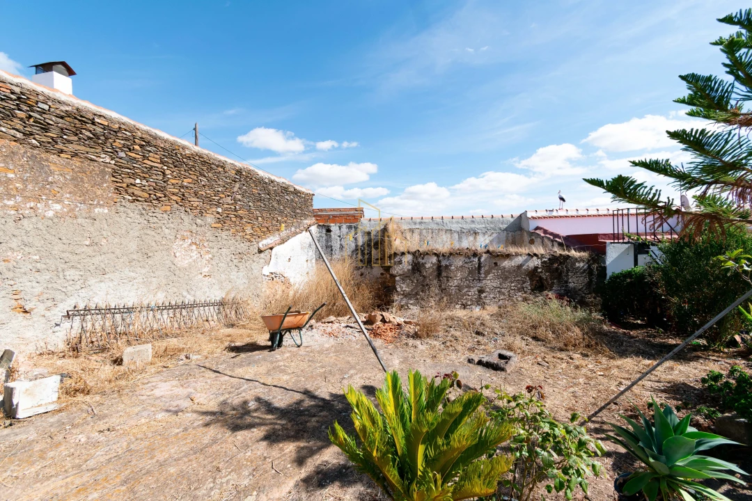 Moradia T2 para Venda em Santiago Maior Foto 5