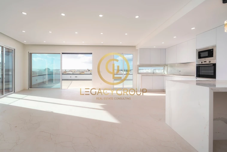 Apartamento T3 para Venda em Quarteira Foto 2