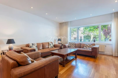 Apartamento T4 para Venda em Aldoar, Foz do Douro e Nevogilde