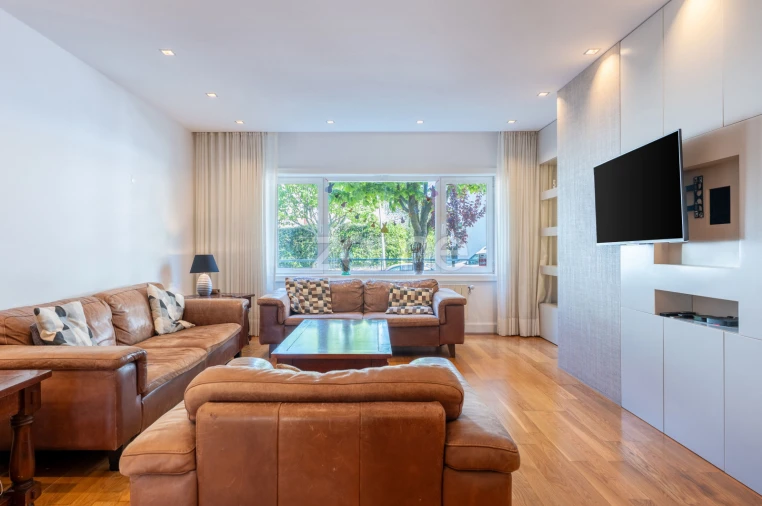Apartamento T4 para Venda em Aldoar, Foz do Douro e Nevogilde Foto 3
