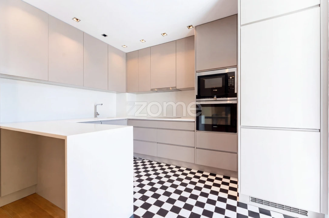 Apartamento T4 para Venda em Aldoar, Foz do Douro e Nevogilde Foto 1