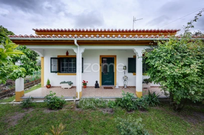 Moradia T3 para Venda em Longomel