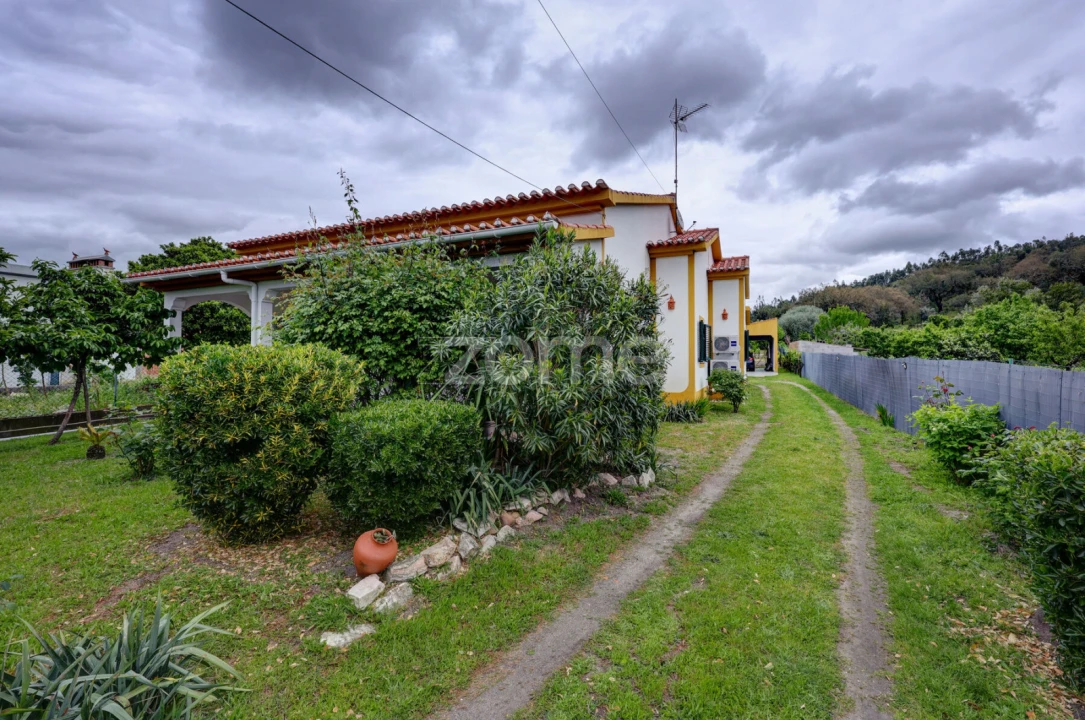 Moradia T3 para Venda em Longomel Foto 36