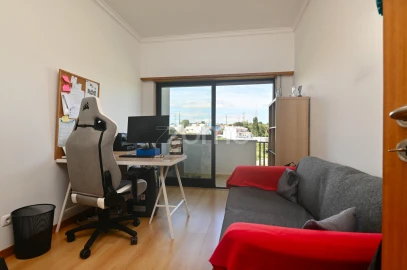 Apartamento T3 para Venda em Queluz e Belas