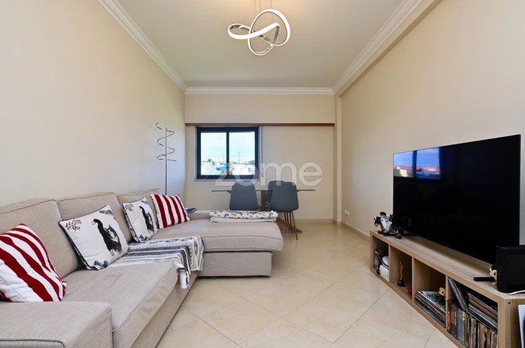 Apartamento T3 para Venda em Queluz e Belas Foto 3