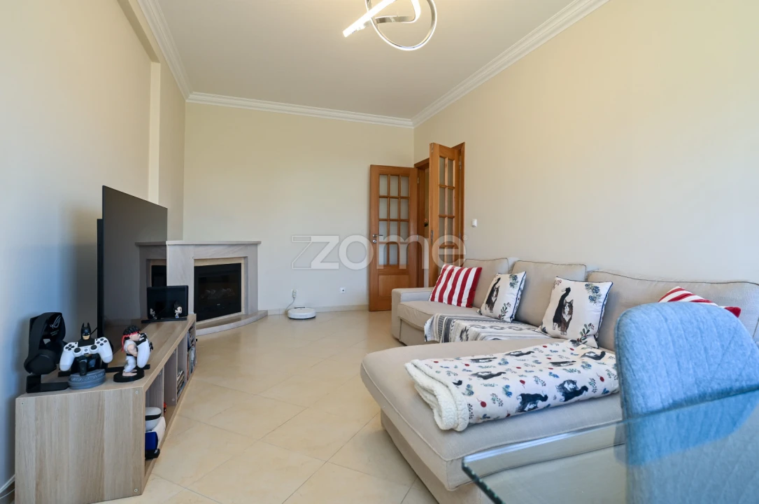 Apartamento T3 para Venda em Queluz e Belas Foto 2