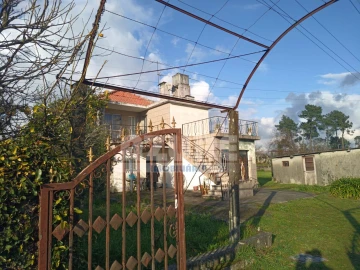 Moradia T3 para Venda em Oliveira (Santa Maria)